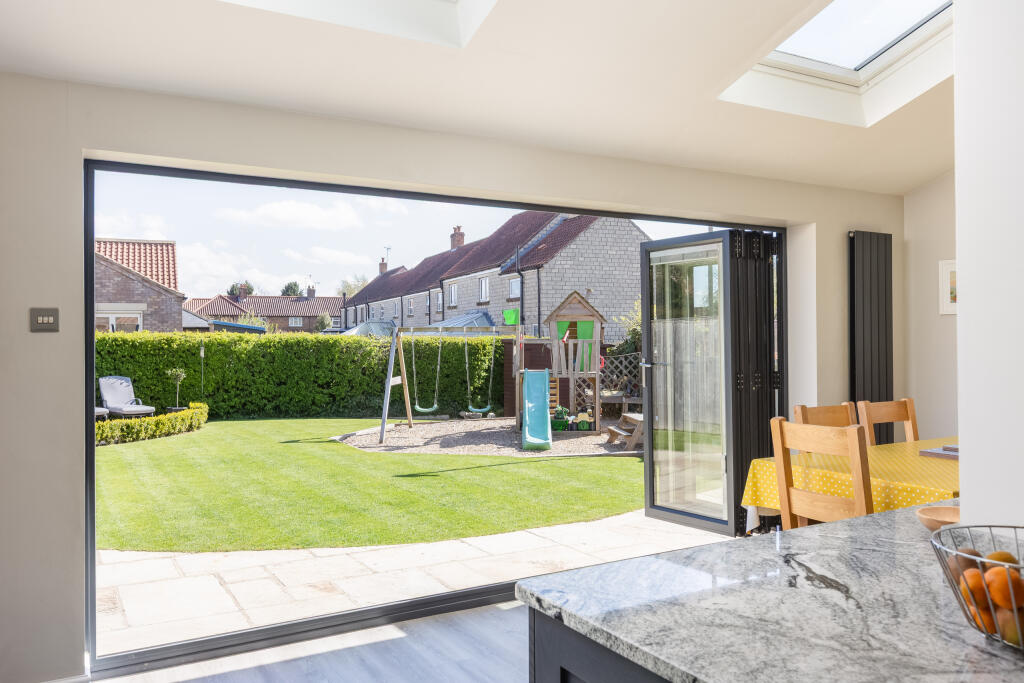 Beckett Close 2 Kitchen Diner-5