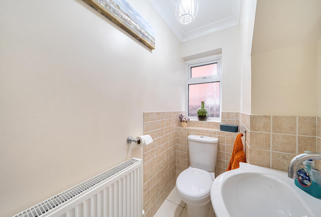 1382638-5-691c7b7...