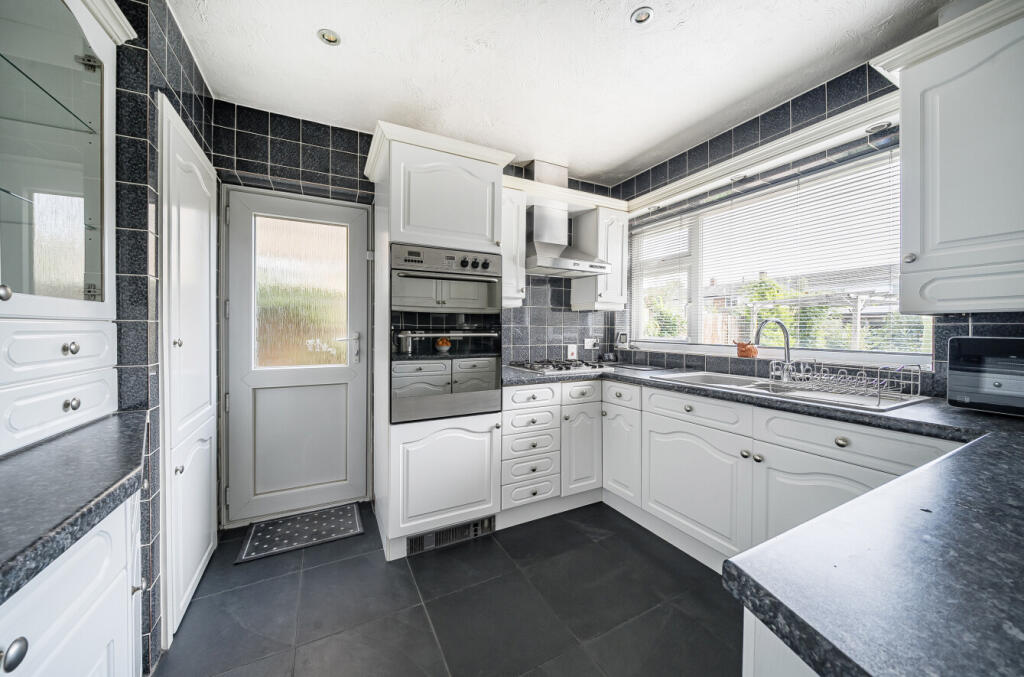 1356933-17-68e500...