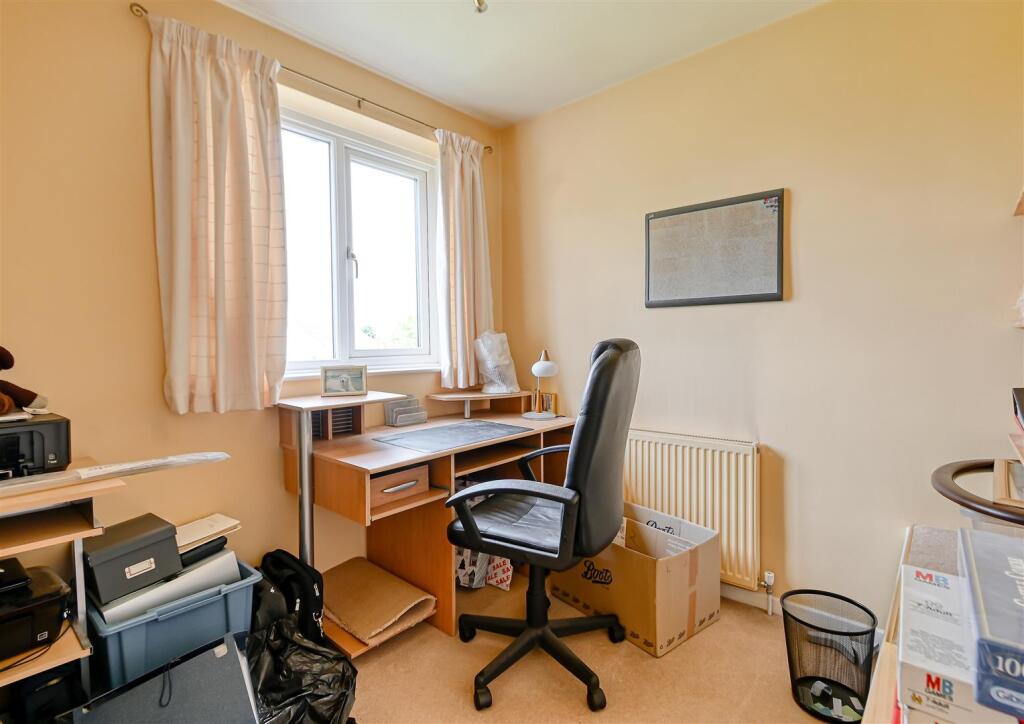 12 Rosemount Gardens-01.jpg