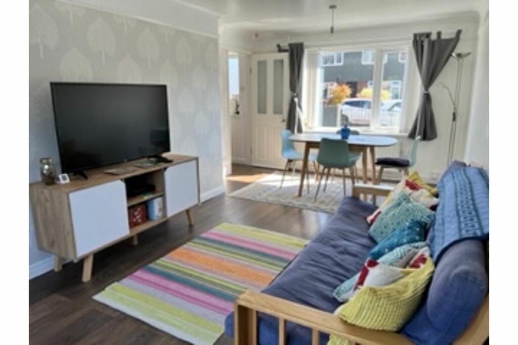 Lounge/Dining Room