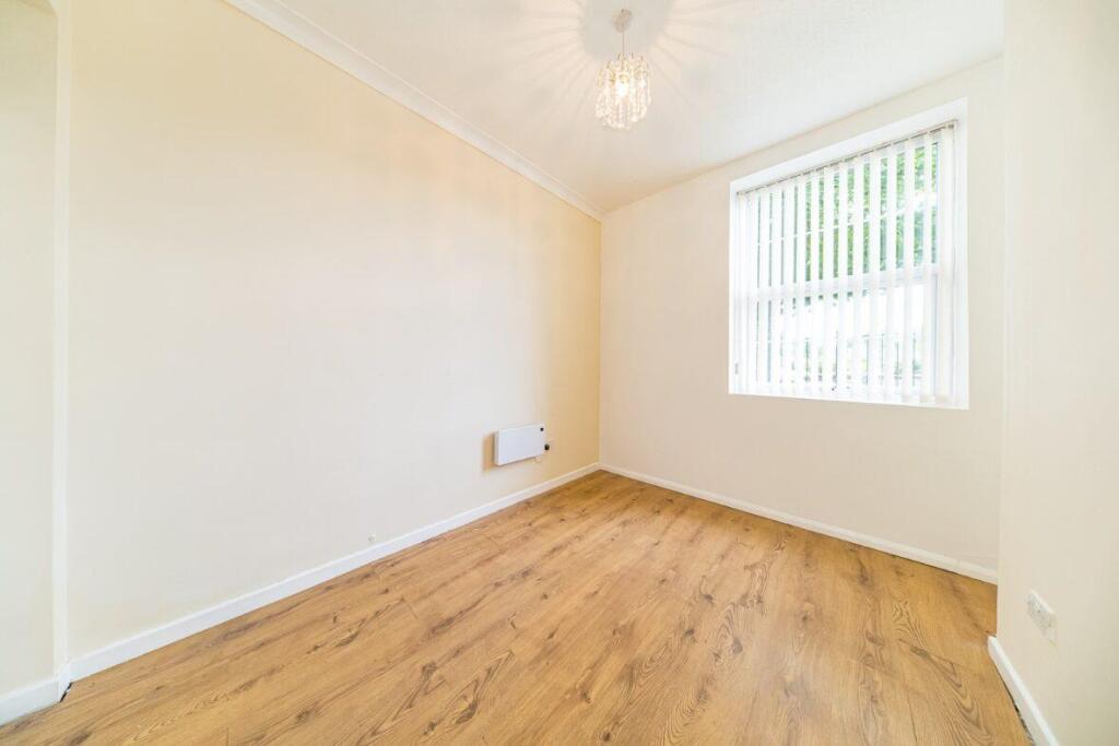 11 vale lodge bedroom 2 3.jpg