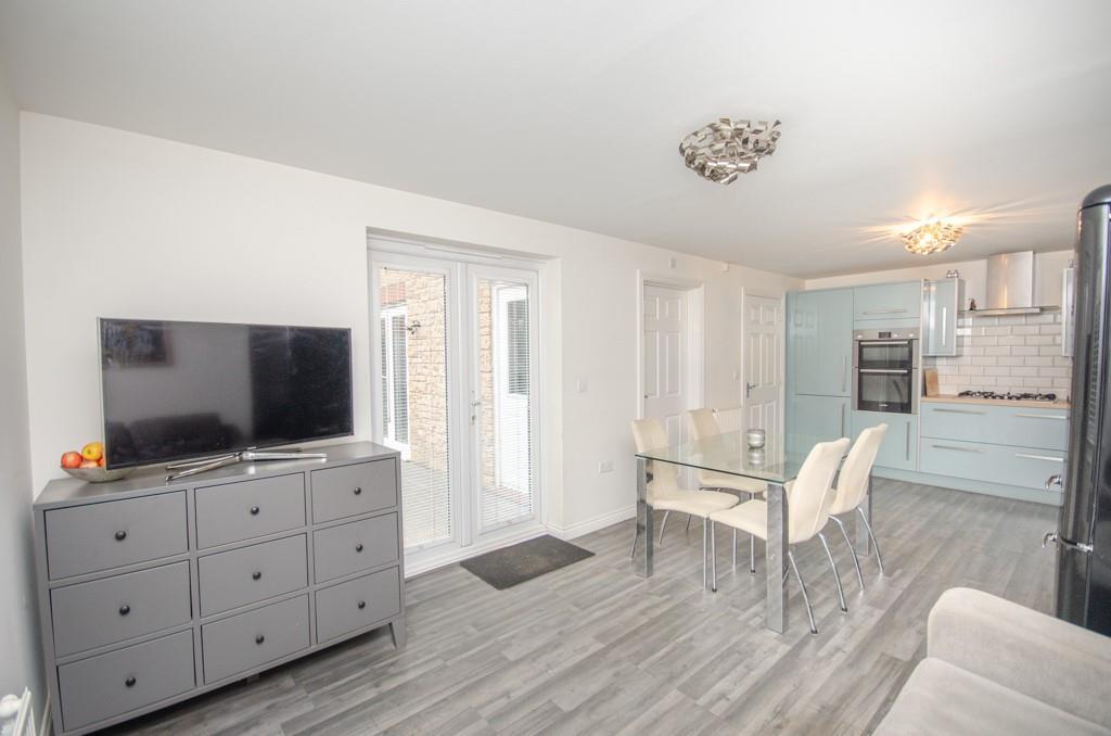 Kitchen-family room pic 2.jpg