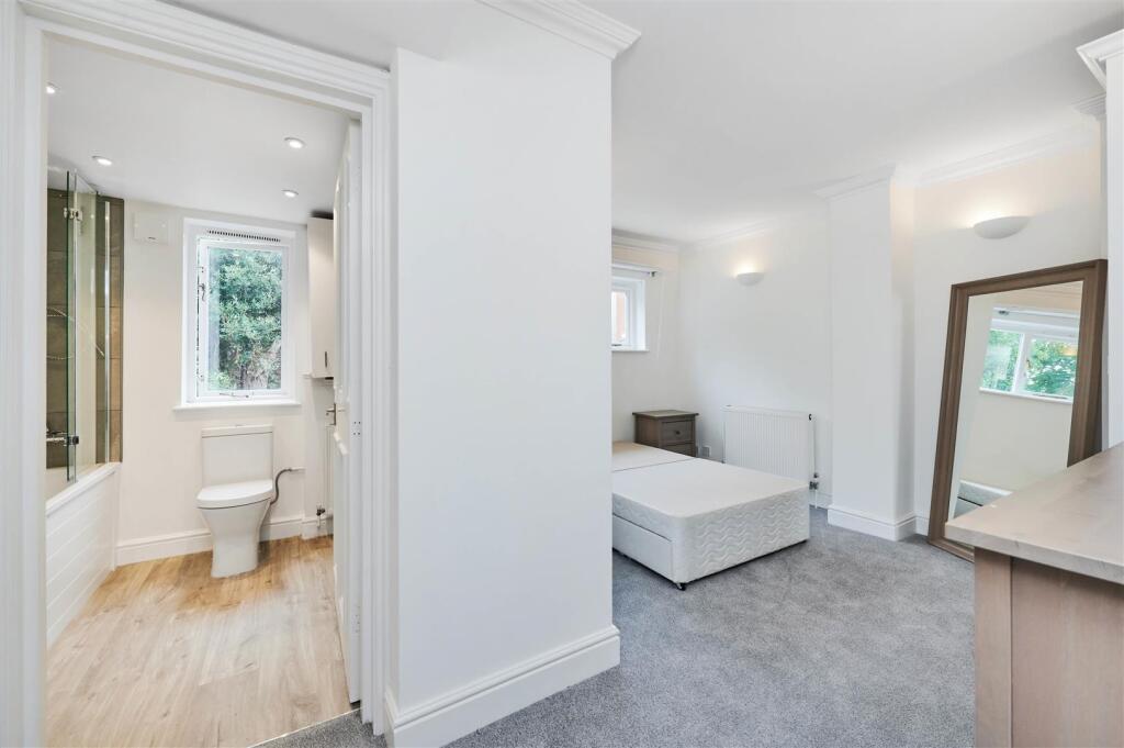 James_Anderson_-_Flat__Burstock_Road_SW15_2PW_19.j