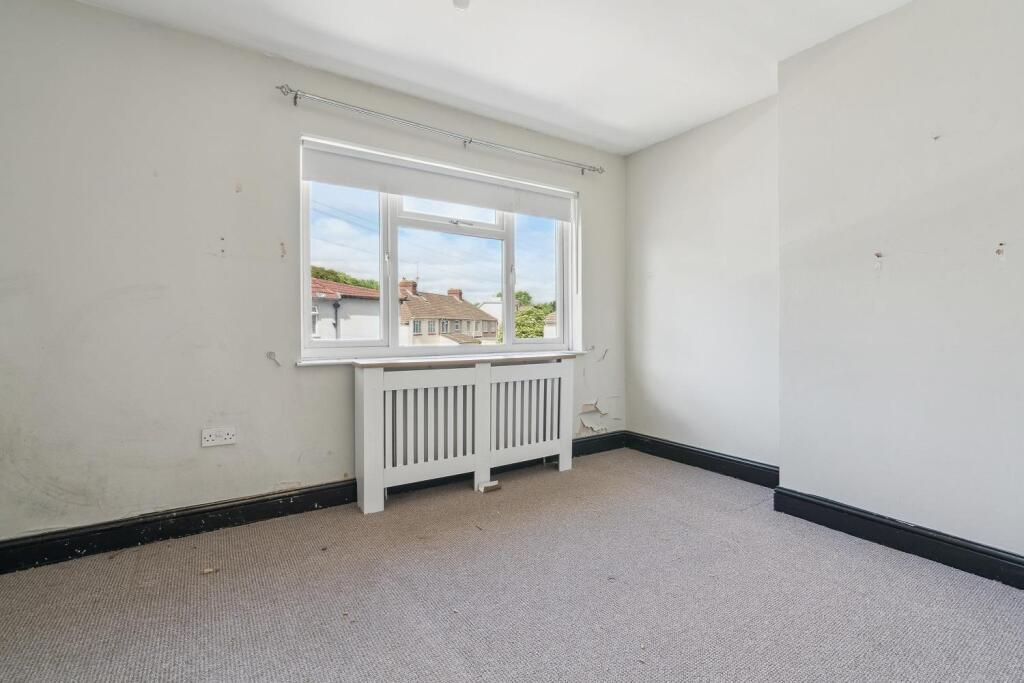 10 New Close, Colliers Wood, SW19 2SY bedroom 1.jp