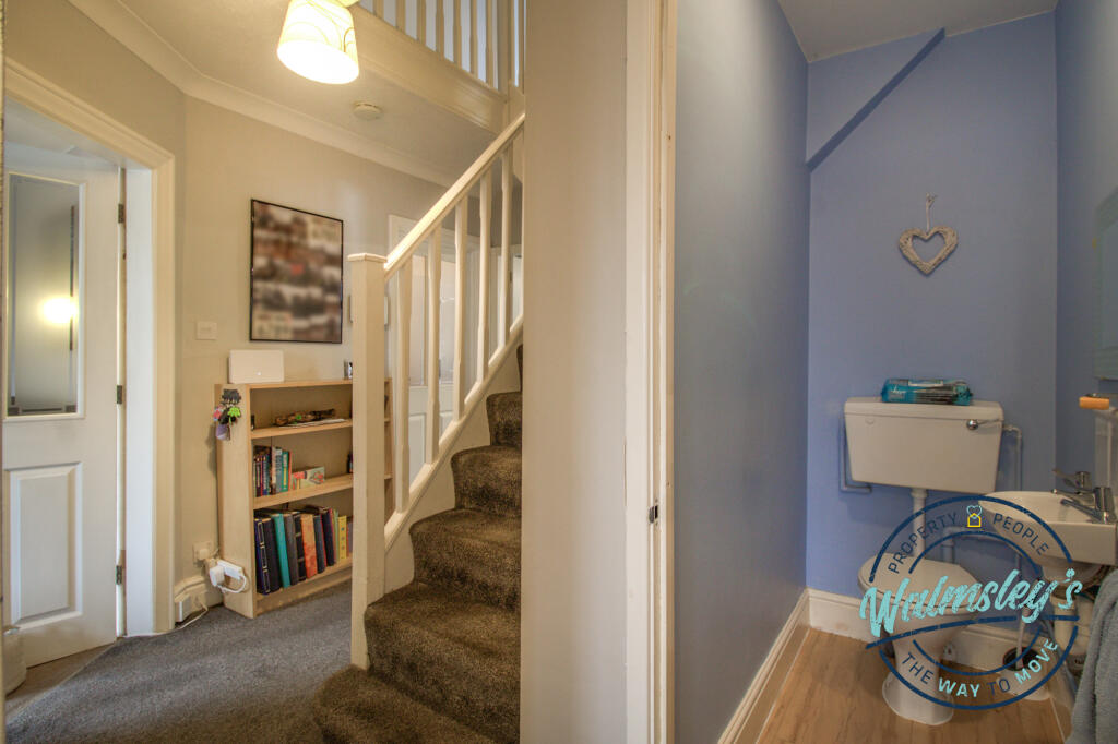 Hallway &amp; cloakroom