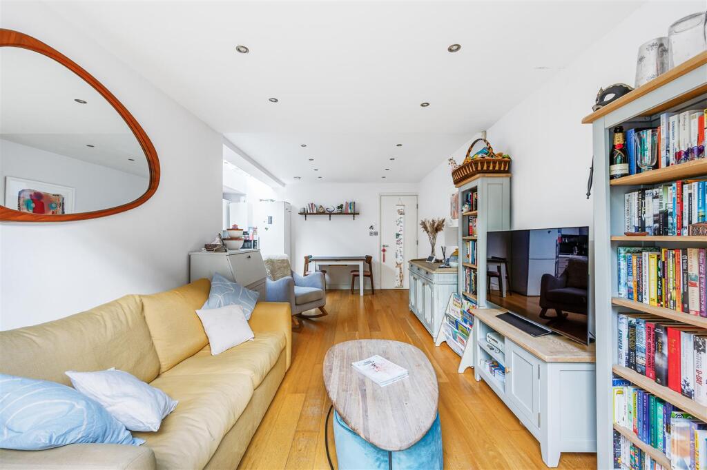 Flat 1 - 31 Birkbeck Grove-3.jpg