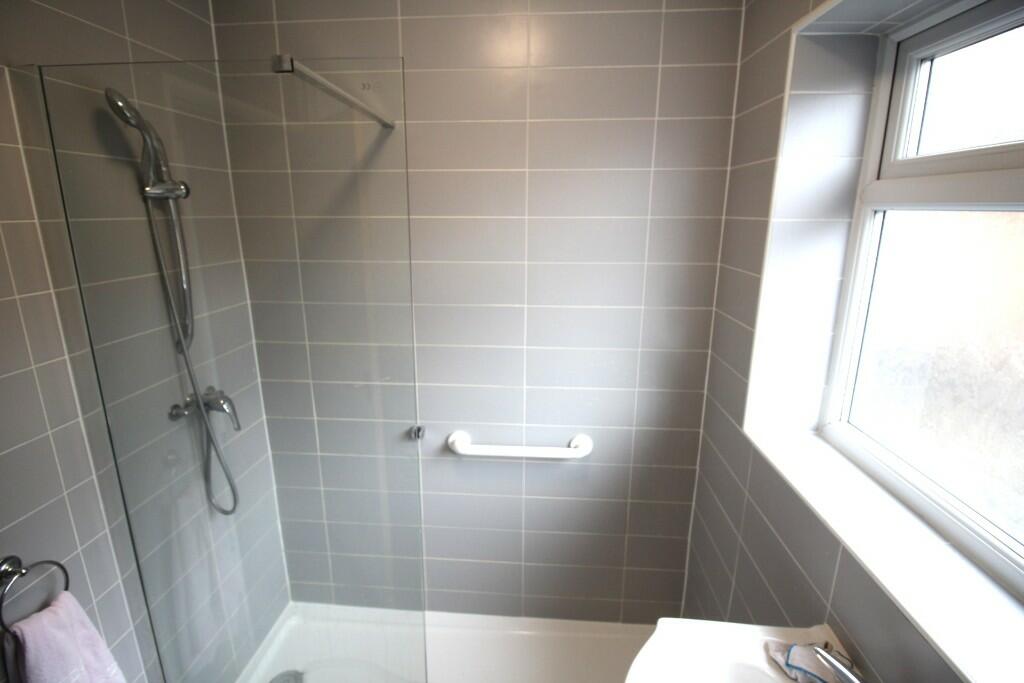 Bathroom (b) 