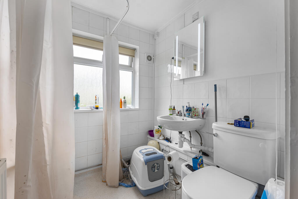 63 Brantwood Gardens, West Byfleet, Surrey, KT14 6BS