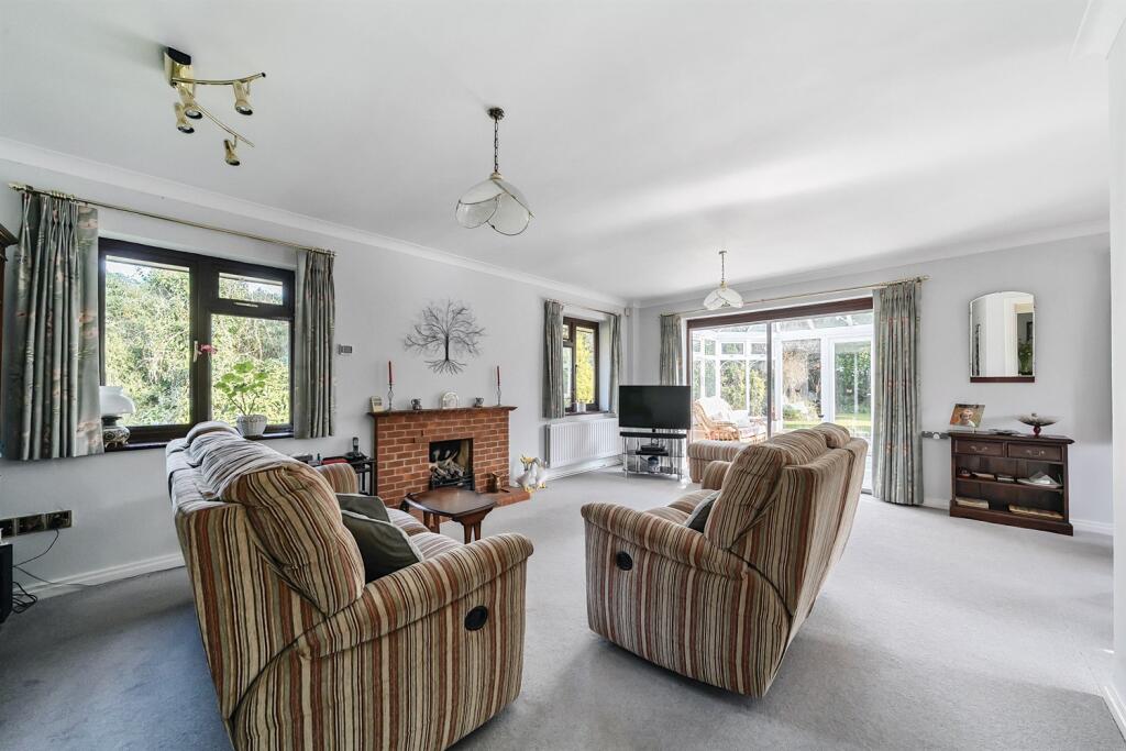 Sitting/dining room
