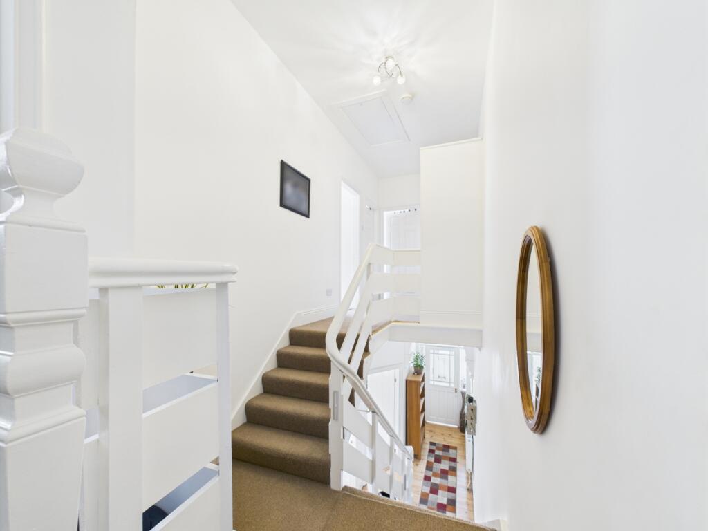 CAM02195G0-PR0083-STILL036