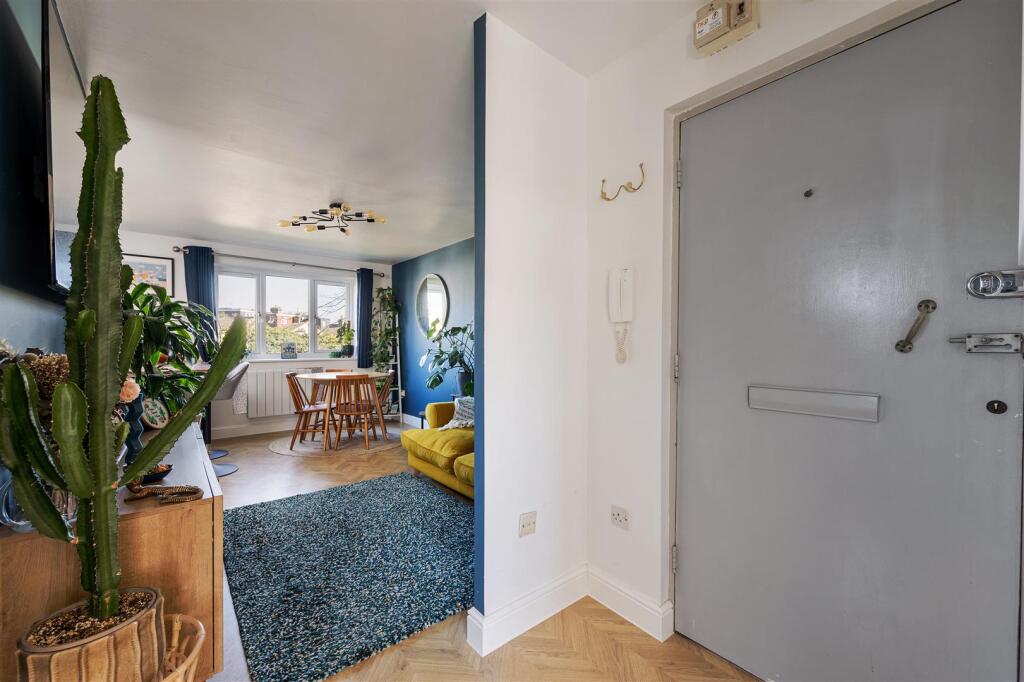 2, Brockway Close E11