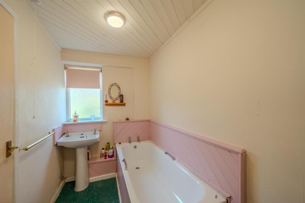 12 Lower Leigh Road-11.jpg