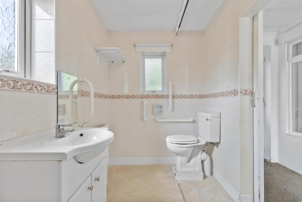 ground floor shower room #4.jpg