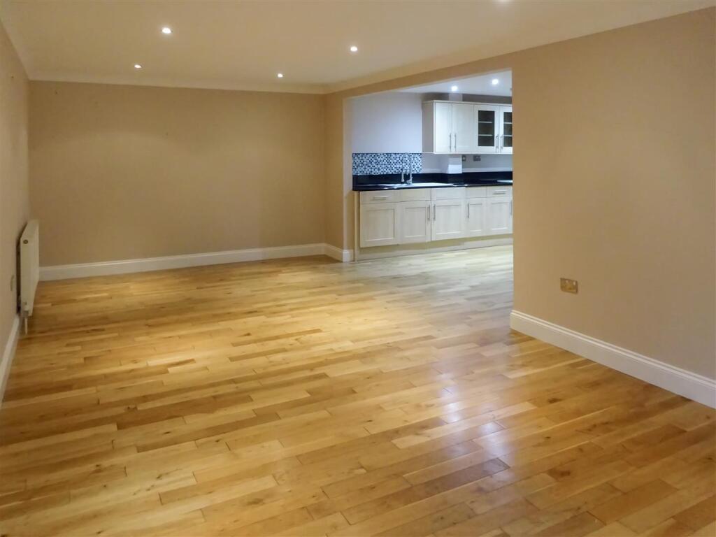 Lounge/.Dining Room