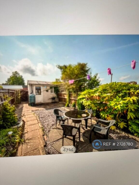 Private Sunny Garden With Rear Access
