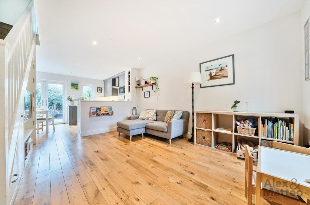 Tarragon Close