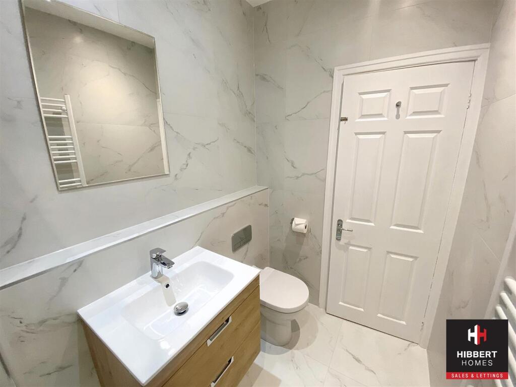 en-suite 1.jpg