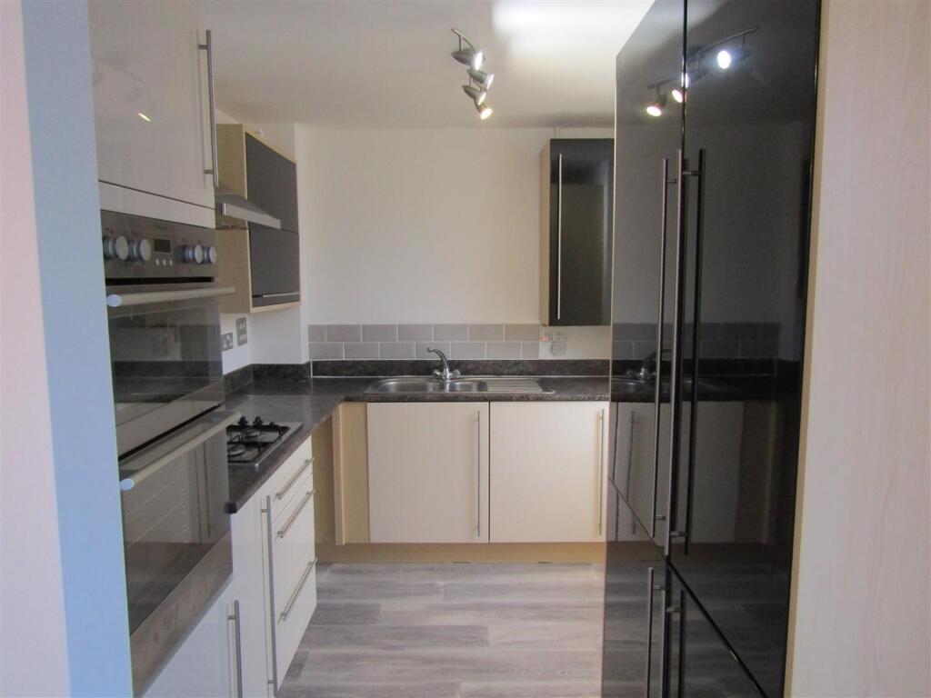 2 g kitchen.JPG