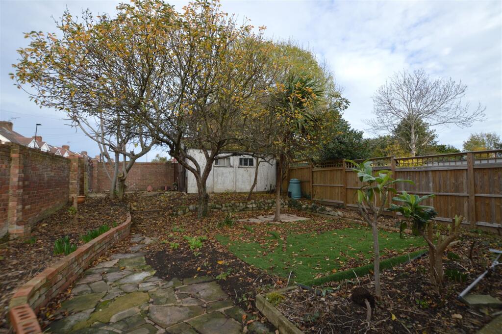 34 Whitton Dene gdn.JPG