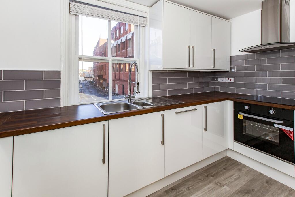 Kitchen (2).jpg