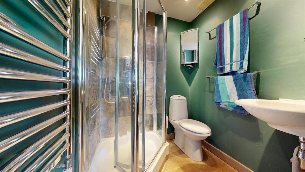 12,33RGbathroom.jpg
