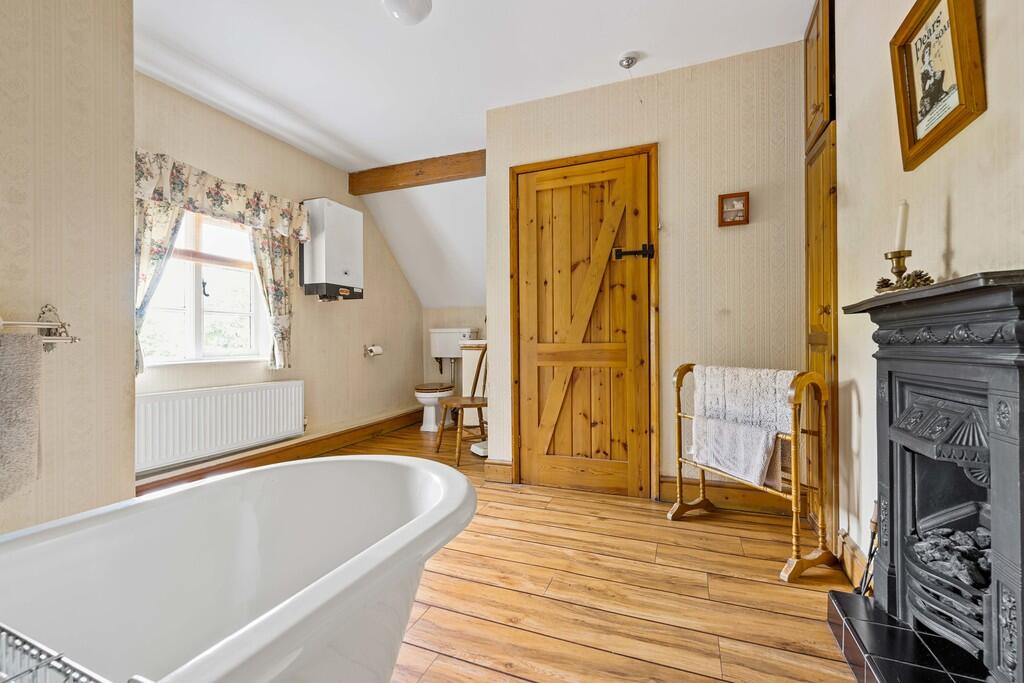 The Chimneys, Sau...