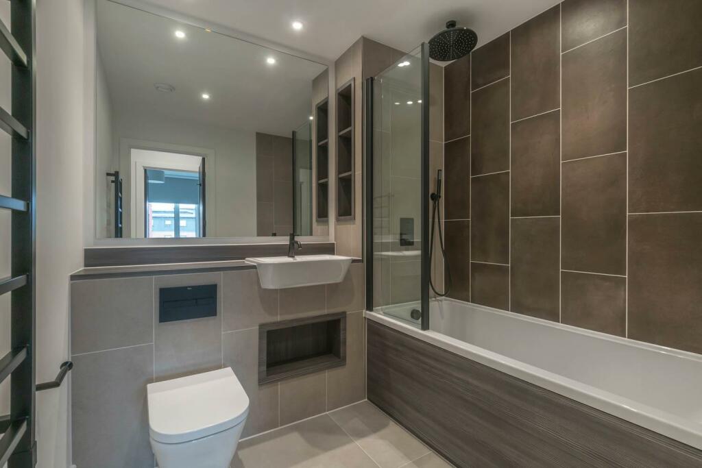 Main bathroom