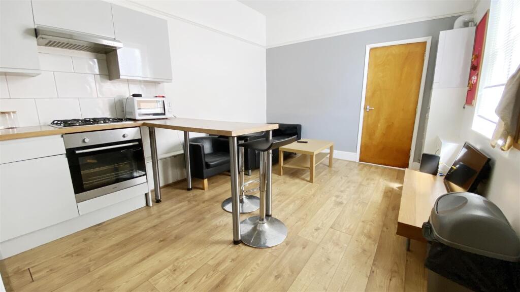 Living Area - Breakfast Bar