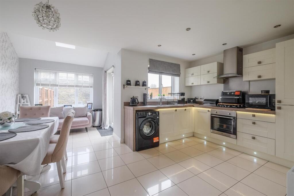 Kitchen/ Dining