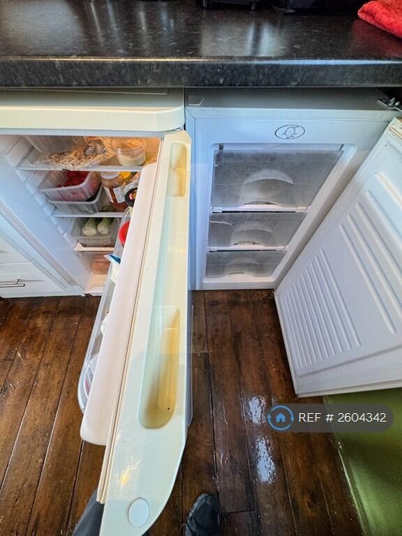 Kitchen Fridge / Freezer