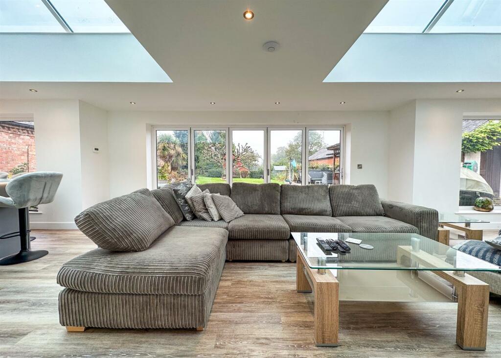 GARDEN ROOM