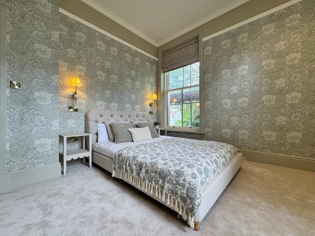 Double bedroom with garden views