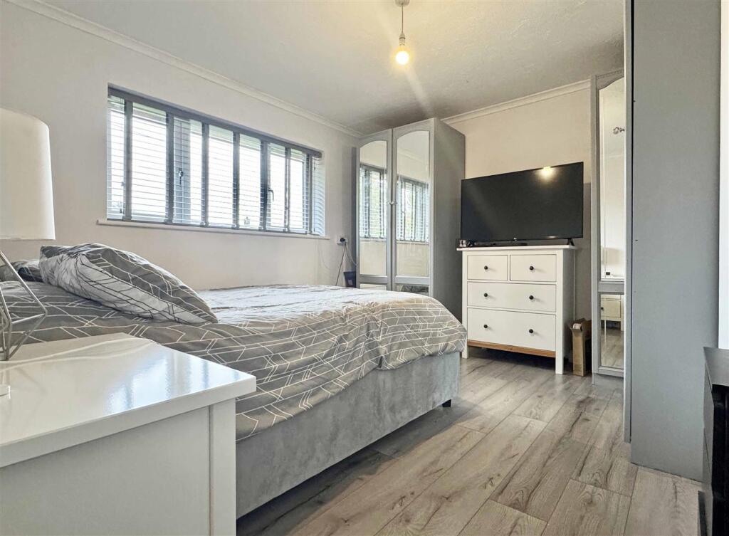 Bedroom 1.jpg