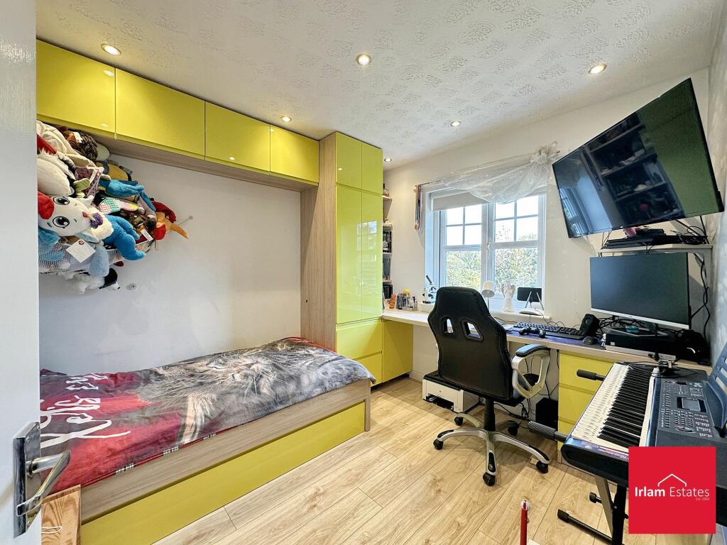BEDROOM 2