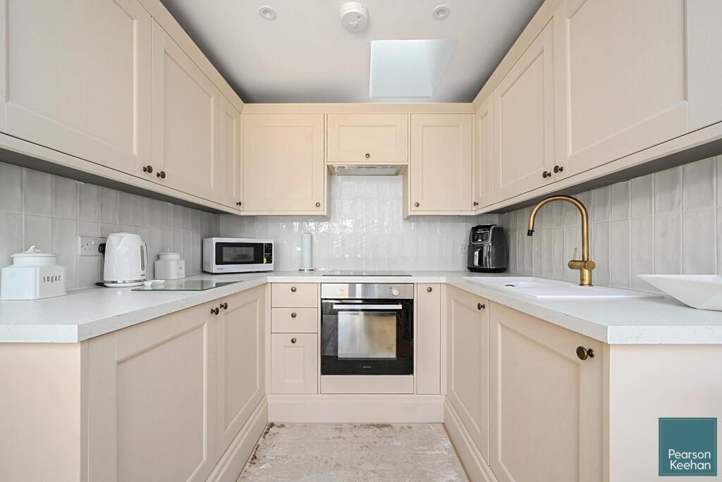 bungalow 4 134 cresent drive north-bn2 (11).jpg