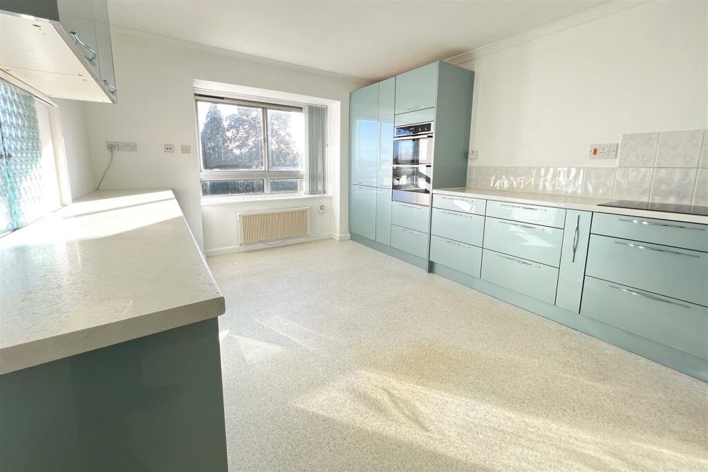 Kitchen a.JPG