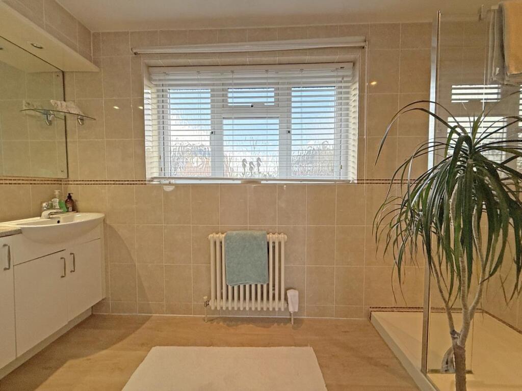 Southwell Road 41 - En Suite.jpg