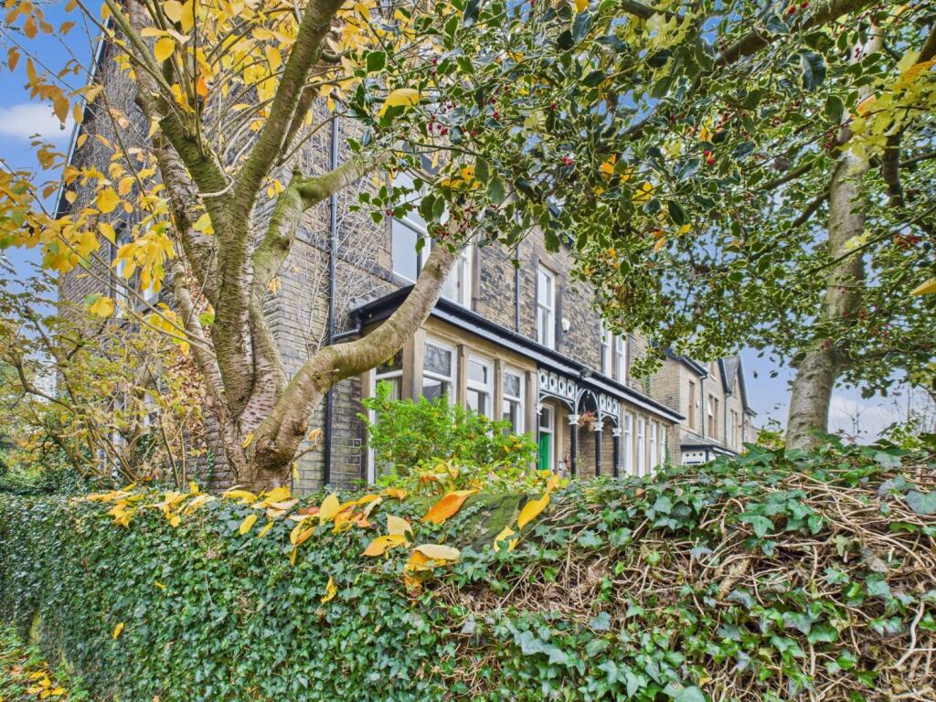 CAM04233G0-PR0042-STILL053