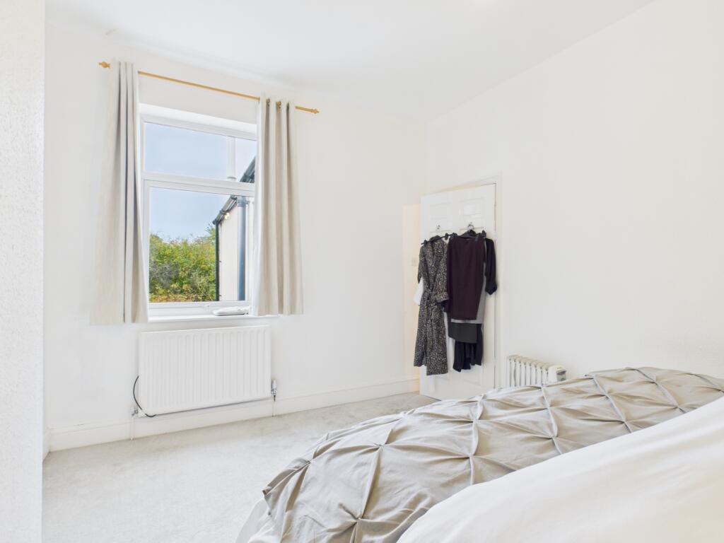 CAM03729G0-PR0166-STILL023