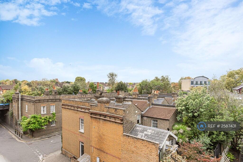 Balcony With Open Views Towards Parks &amp; Wimbledon
