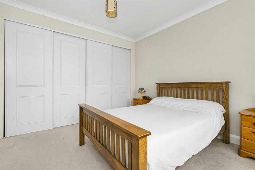 Chattern Road Bedroom Bedroom 1 Fitted Wardrobes.J