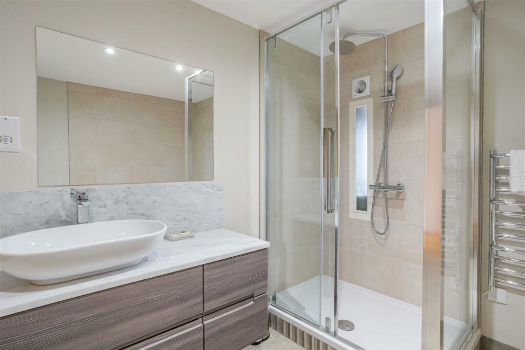 8508933-interior13.jpg