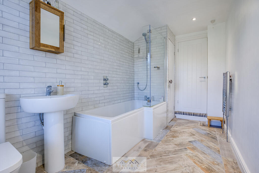 Bathroom 1.2