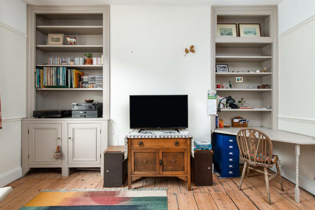 Sitting_Room_3.jpg