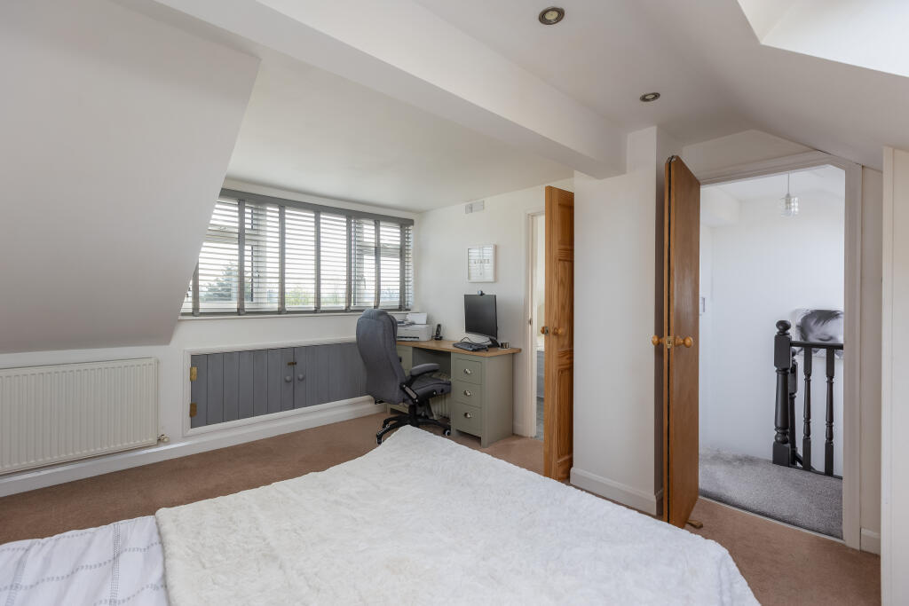 Cherry Tree House Bedroom 3-2