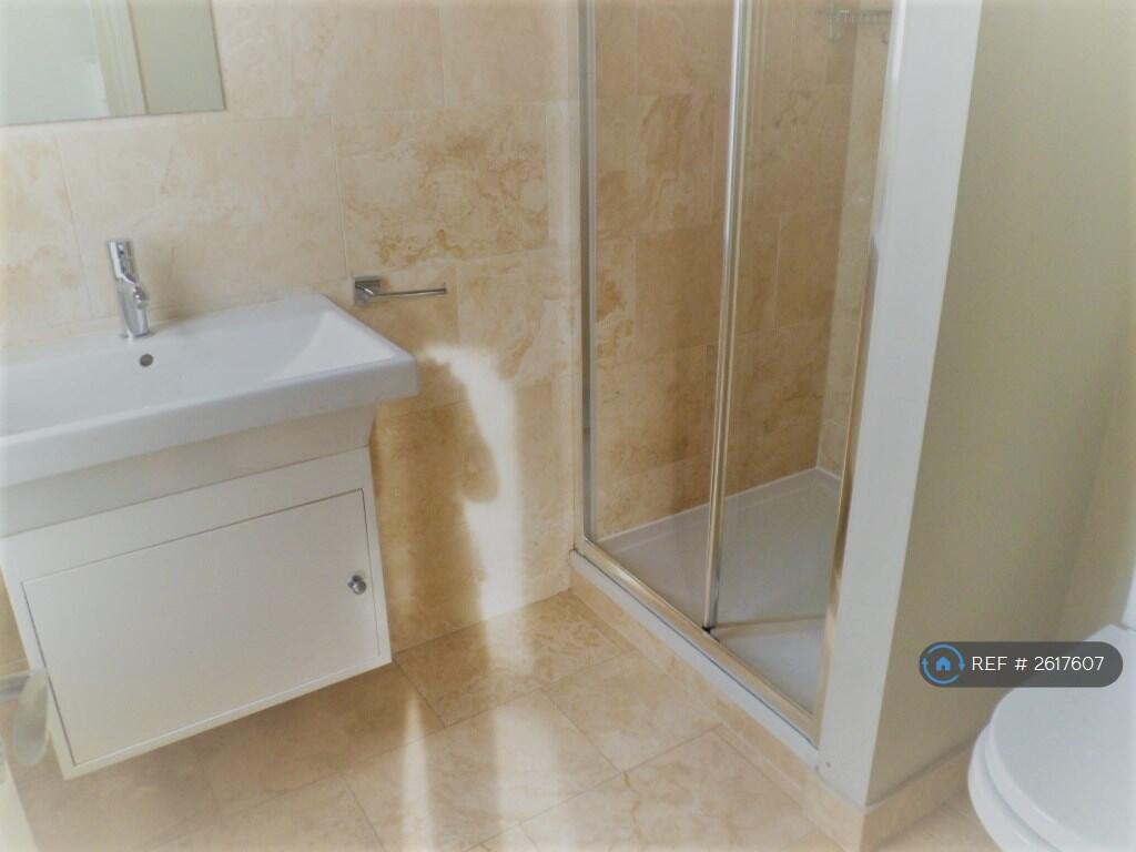 2nd En-Suite Bathroom