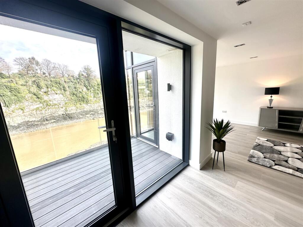 KITCHEN/FAMILY/DINING ROOM