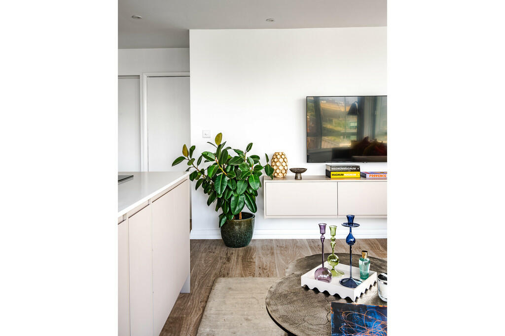 Stirling_Court_06...