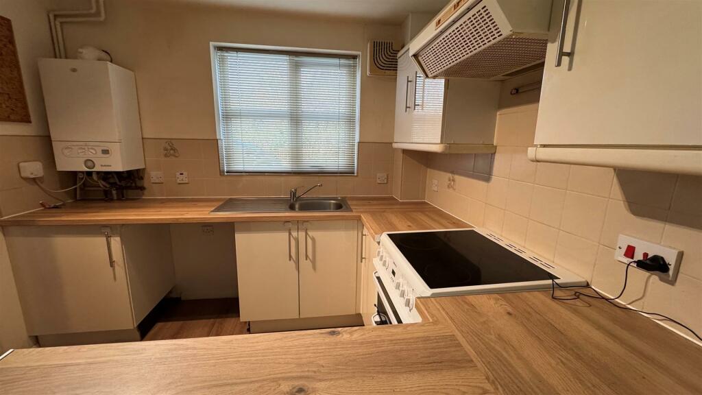 Kitchen (2).jpg